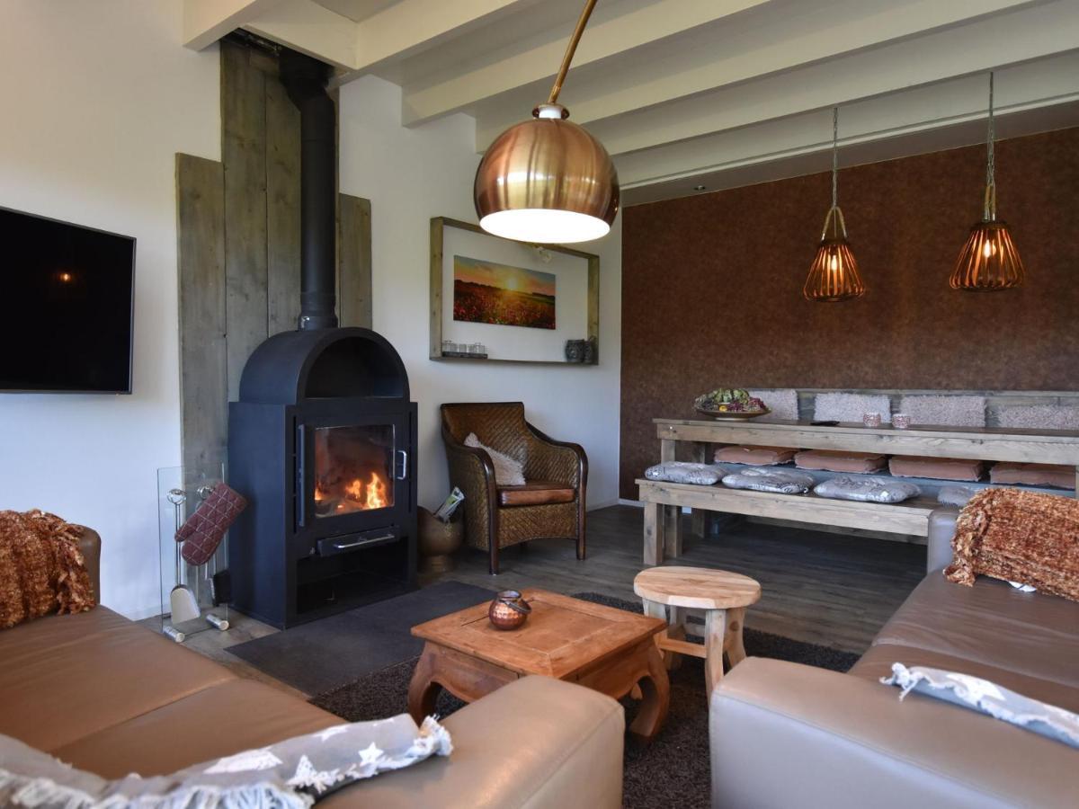 Alluring Holiday Home in Reutum Weerselo with Jacuzzi Beekdorp Exterior foto